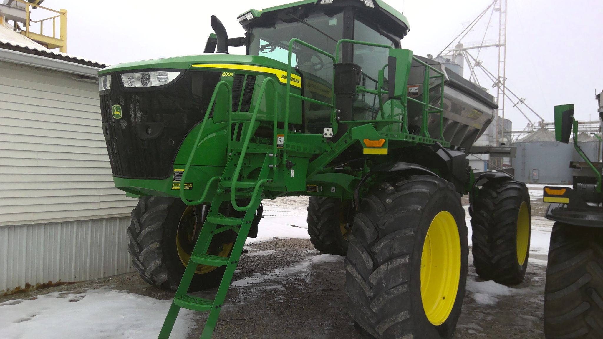 2022 John Deere 400R Image