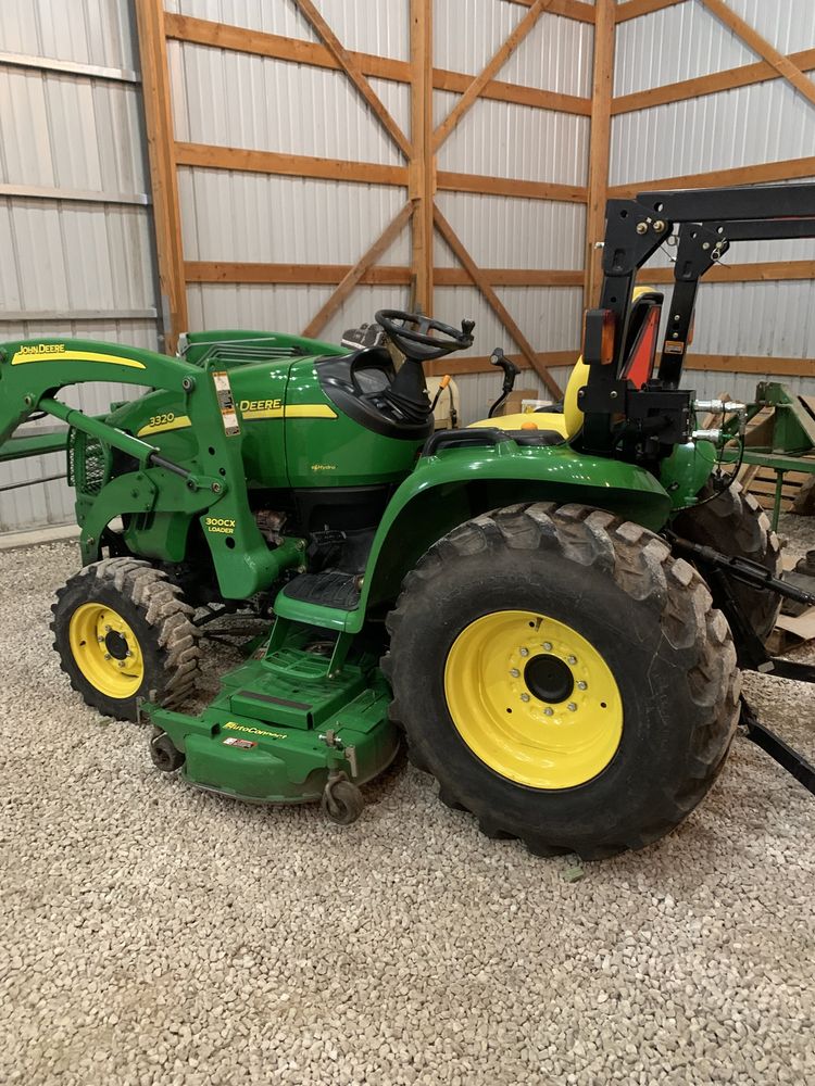 2011 John Deere 3320