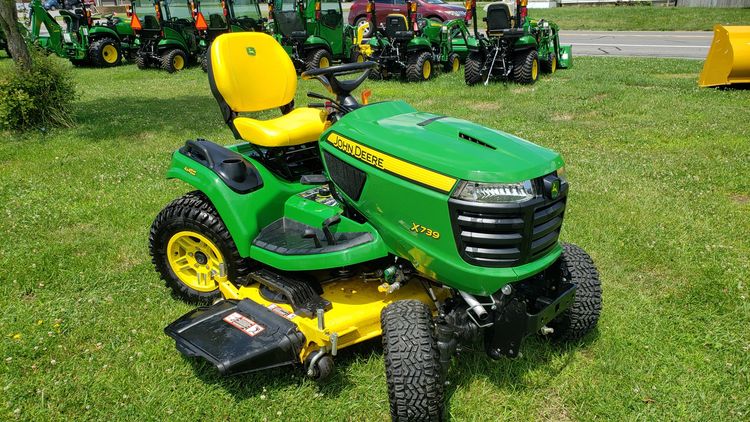 2023 John Deere X739