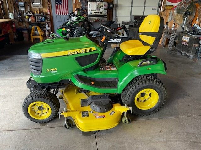 2019 John Deere X758