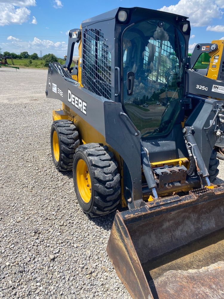 2016 John Deere 318E