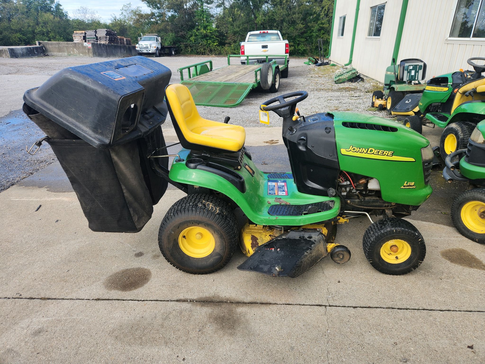 2005 John Deere L118 Image