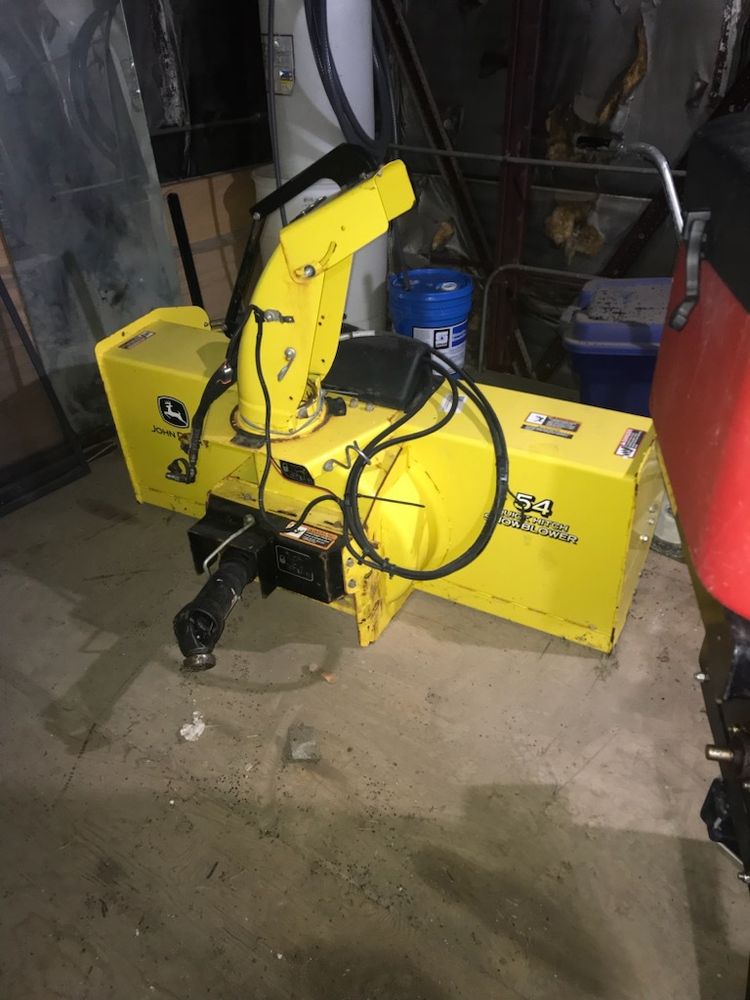 2017 John Deere 54″ Quick hitch snow blower. Image