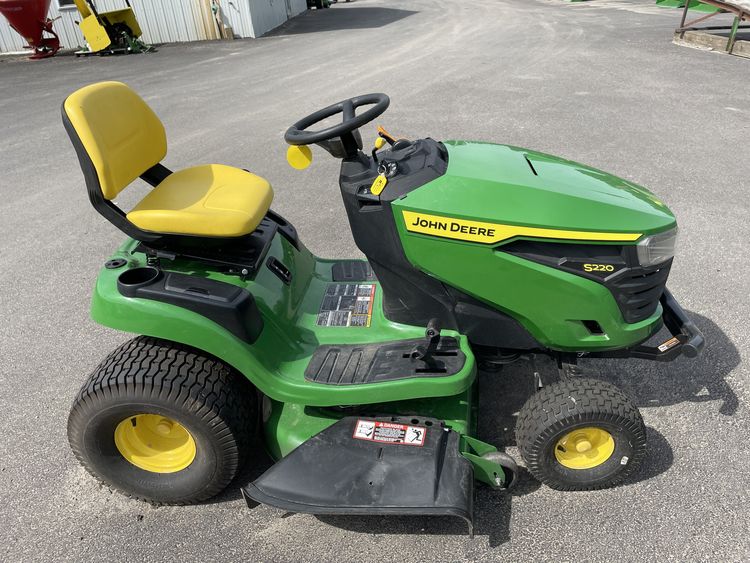 2023 John Deere S220