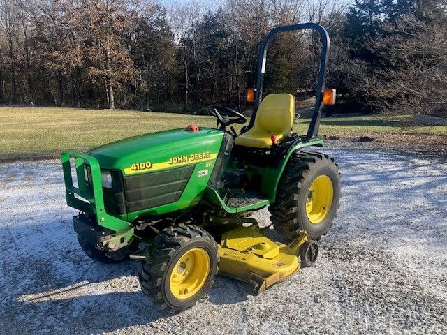 2001 John Deere 4100 Image