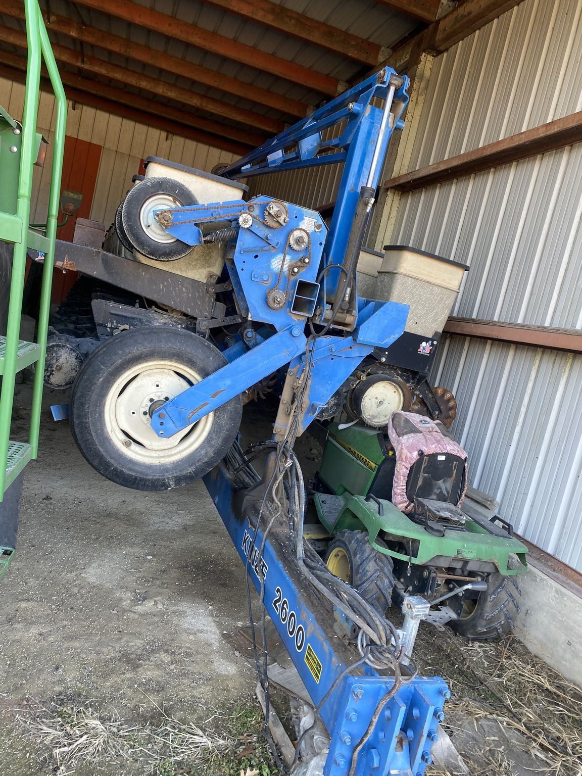 1996 Kinze 2600 Image