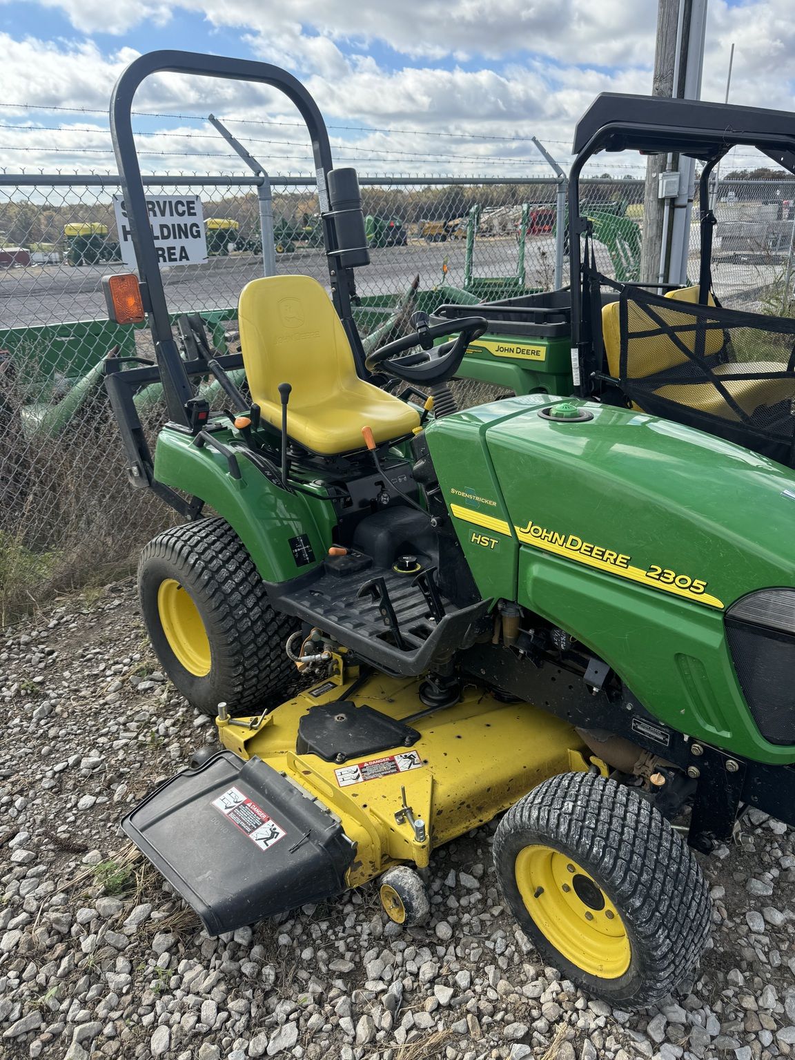 2010 John Deere 2305 Image