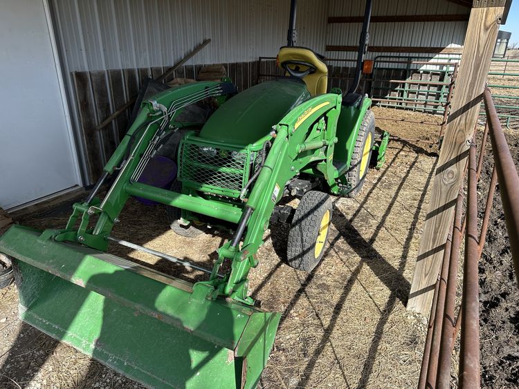 2007 John Deere 3320 Image